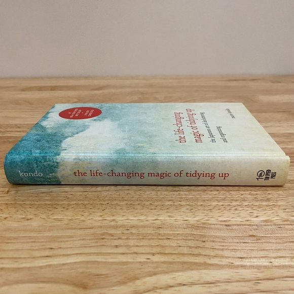 The life-changing magic of tidying up Hardcover by Marie Kondo - Picture 5 of 5